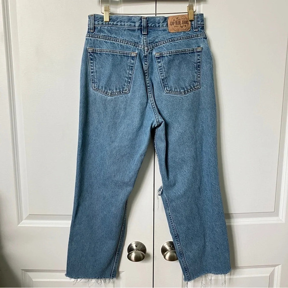 Vintage Gap Classic Distressed Denim Raw Hem High Rise Blue Cropped Jeans - Picture 3 of 6